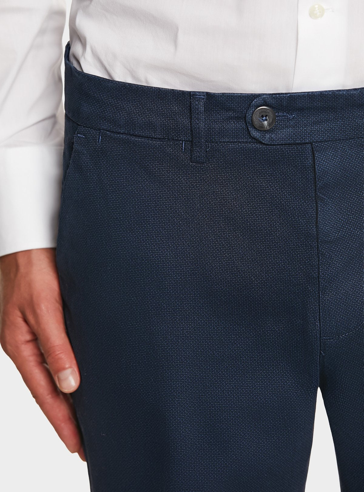 Pantalon en coton stretch avec poche américaine et micro motif